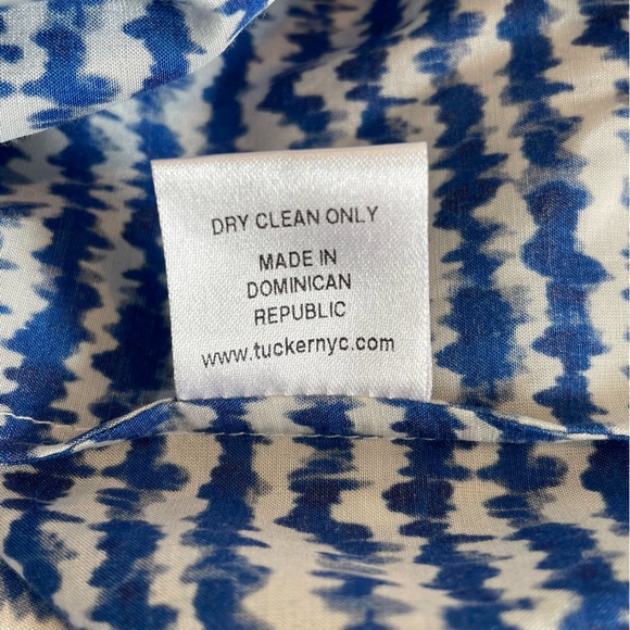 Tucker Silk Blend Women’s Blouse Size XL Blue White Blurred Stripes Pearl Button - Picture 7 of 10